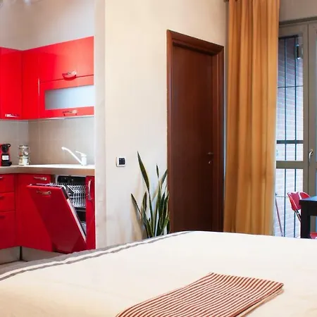 Appartement Flat With Private Garden- Direct Metro Connection To Duomo In 15 Min *