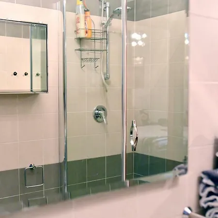 Flat With Private Garden- Direct Metro Connection To Duomo In 15 Min Appartement