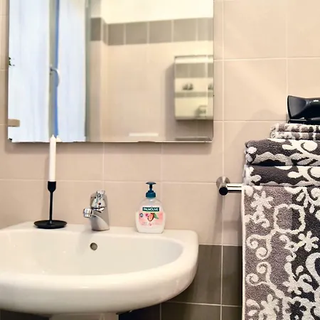 Flat With Private Garden- Direct Metro Connection To Duomo In 15 Min *